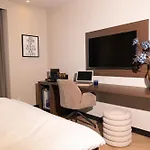 Twenty-three Amsterdam Airport 호텔