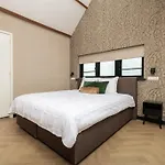 Twenty-three Amsterdam Airport 호텔 4*