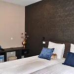 Twenty-three Amsterdam Airport 4*