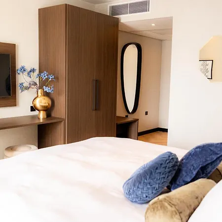 Twenty-three Amsterdam Airport 호텔 4*