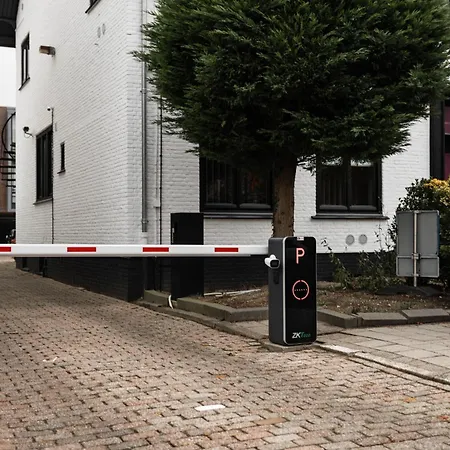 Twenty-three Amsterdam Airport 4*