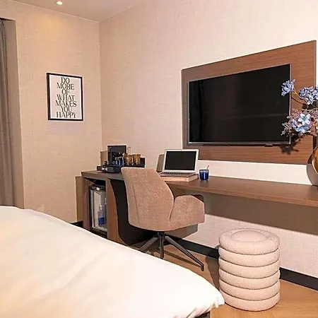 Twenty-three Amsterdam Airport 4*
