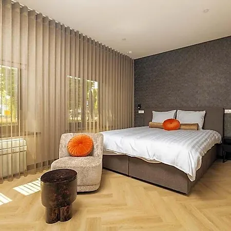 Twenty-three Amsterdam Airport 4*