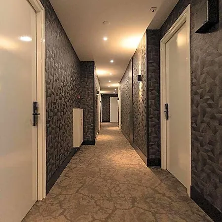 Twenty-three Amsterdam Airport 4*