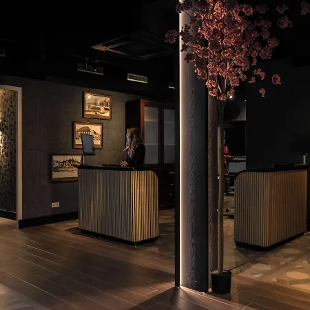 Twenty-three Amsterdam Airport 4*
