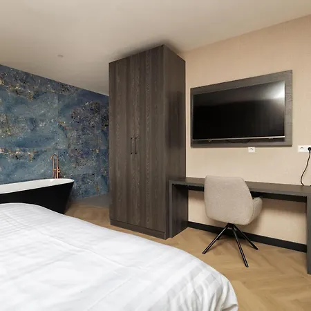 Отель Twenty-three Amsterdam Airport Хоофддорп