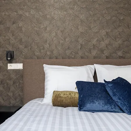 Twenty-three Amsterdam Airport 4*