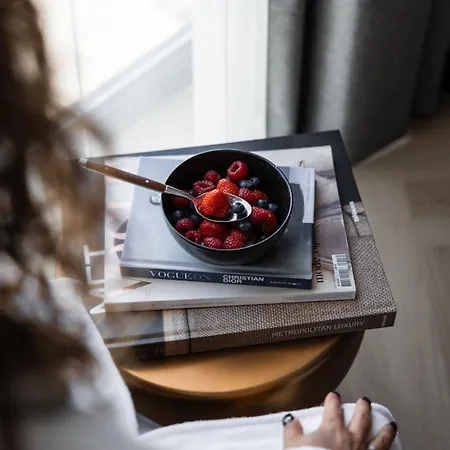 Twenty-three Amsterdam Airport Хоофддорп