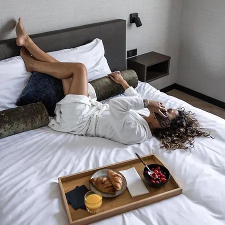 Twenty-three Amsterdam Airport