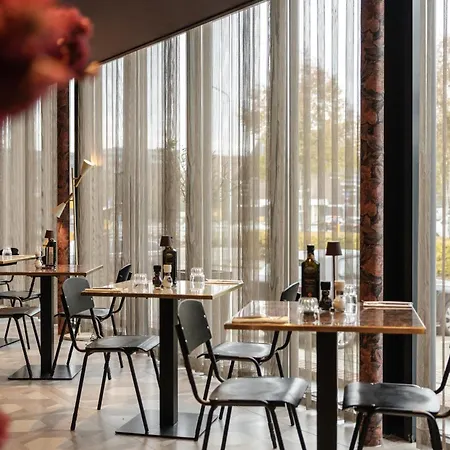 Twenty-three Amsterdam Airport Отель 4*