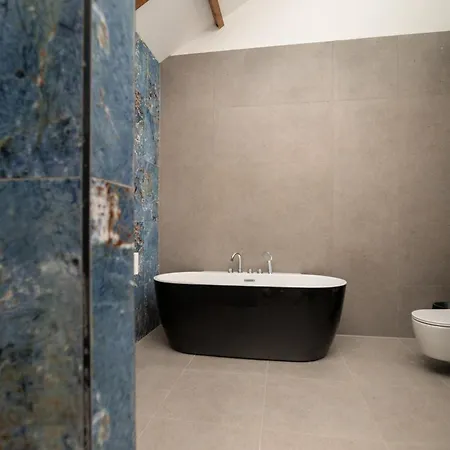 Twenty-three Amsterdam Airport Хоофддорп