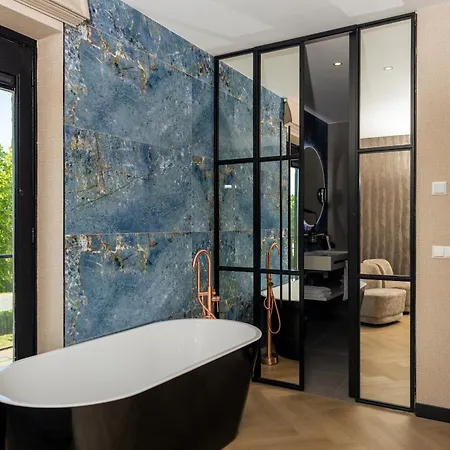 Twenty-three Amsterdam Airport Хоофддорп