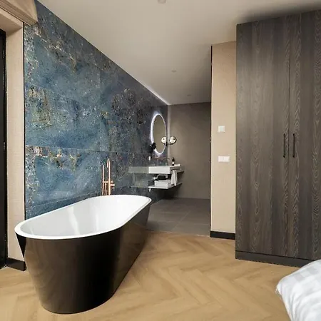 Twenty-three Amsterdam Airport Хоофддорп