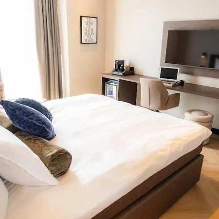 Отель Twenty-three Amsterdam Airport 4*