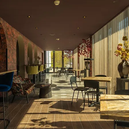 호텔 Twenty-three Amsterdam Airport 4*